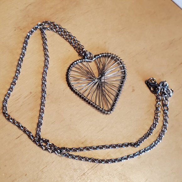 20IN Silver Tone Wire Heart Pendant Necklace Style - Picture 1 of 3